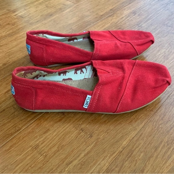 FREE TOMS Women's Classic Canvas Red Slip-on Shoe Size 7.5 - Picture 11 of 13